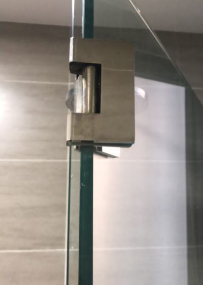 Shower hinge for swing glass door